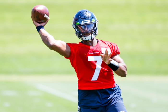 NFL: Seattle Seahawks OTA May 23, 2022; Renton, WA, USA; Seattle Seahawks quarterback Geno Smith (7) participates in an OTA workout at the Virginia Mason Athletic Center.